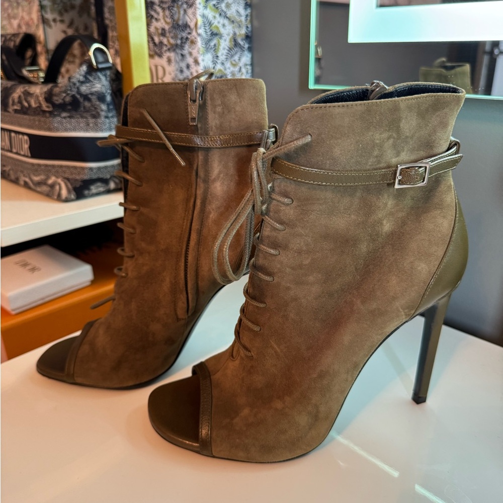✨ Auth Saint Laurent Lace-Up Heeled Boots ✨